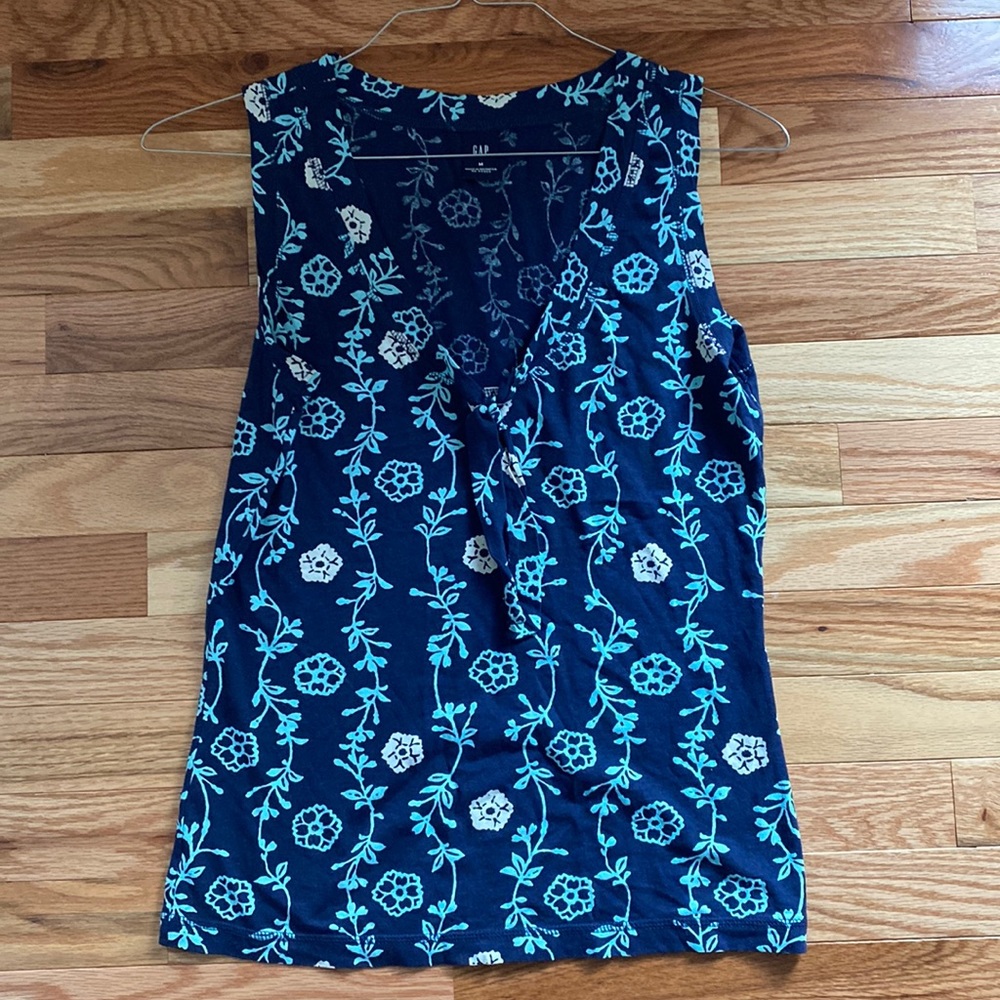 Gap Women's Sleeveless Shirt